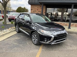 2019 Mitsubishi Outlander SEL JA4AD3A38KZ045165 2019 Mitsubishi Outlander SEL
