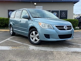 2010 Volkswagen Routan SE 2V4RW3D10AR272281 2010 Volkswagen Routan SE