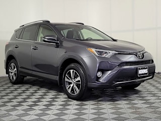 2018 Toyota RAV4 XLE JTMRFREV1JJ743499 2018 Toyota RAV4 XLE