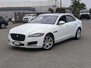 2017 Jaguar XF 35t Premium SAJBD4BVXHCY35581 2017 Jaguar XF 35t Premium