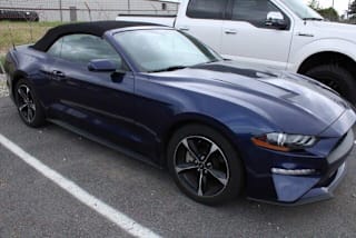 2018 Ford Mustang 1FATP8UH7J5102428 2018 Ford Mustang