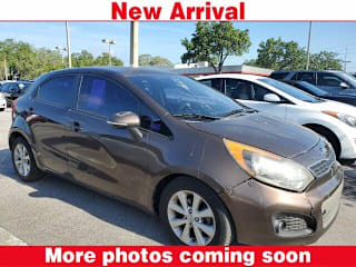 2013 Kia Rio 5-Door EX KNADN5A32D6303886 2013 Kia Rio 5-Door EX