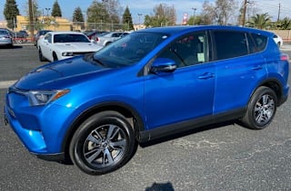 2017 Toyota RAV4 XLE JTMWFREV4HJ717931 2017 Toyota RAV4 XLE