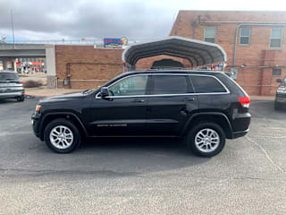 2018 Jeep Grand Cherokee Laredo 1C4RJFAG1JC225613 2018 Jeep Grand Cherokee Laredo