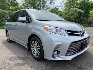 2019 Toyota Sienna XLE 8-Passenger 5TDYZ3DCXKS982344 2019 Toyota Sienna XLE 8-Passenger