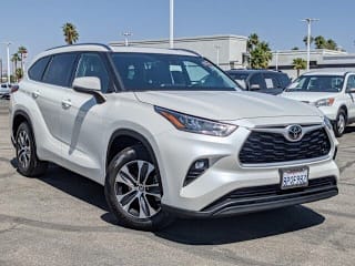 2020 Toyota Highlander XLE 5TDHZRAH1LS500199 2020 Toyota Highlander XLE