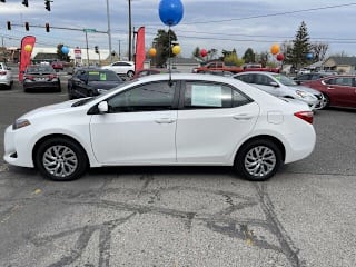 2017 Toyota Corolla LE 5YFBURHE1HP722323 2017 Toyota Corolla LE