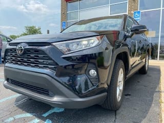 2019 Toyota RAV4 XLE JTMP1RFV6KJ020690 2019 Toyota RAV4 XLE