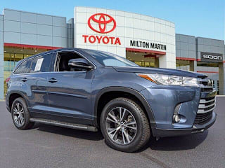 2019 Toyota Highlander LE Plus 5TDZZRFH5KS298575 2019 Toyota Highlander LE Plus