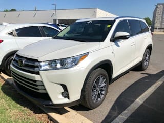 2019 Toyota Highlander XLE 5TDKZRFH4KS554075 2019 Toyota Highlander XLE