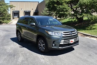 2019 Toyota Highlander XLE 5TDJZRFH9KS923573 2019 Toyota Highlander XLE