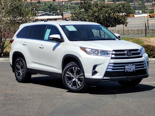 2019 Toyota Highlander LE 5TDZARFH0KS046353 2019 Toyota Highlander LE