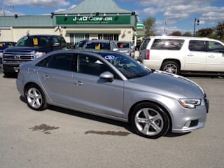 2018 Audi A3 2.0T Premium WAUAUHFF4J1072766 2018 Audi A3 2.0T Premium
