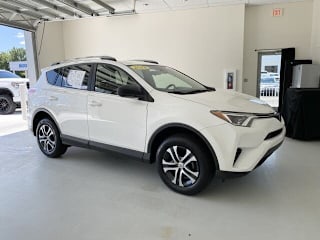 2018 Toyota RAV4 LE JTMZFREV6JJ727721 2018 Toyota RAV4 LE