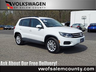 2018 Volkswagen Tiguan Limited WVGBV7AX1JK000136 2018 Volkswagen Tiguan Limited