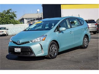 2017 Toyota Prius v Three JTDZN3EU7HJ066962 2017 Toyota Prius v Three