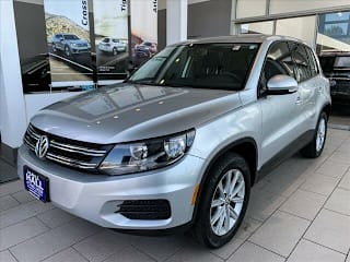 2017 Volkswagen Tiguan 2.0T Limited S 4Motion WVGBV7AX7HK045642 2017 Volkswagen Tiguan 2.0T Limited S 4Motion