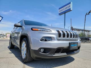 2017 Jeep Cherokee 1C4PJLCBXHW642700 2017 Jeep Cherokee