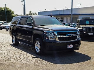 2018 Chevrolet Suburban LT 1500 1GNSCHKC1JR260255 2018 Chevrolet Suburban LT 1500