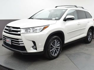 2019 Toyota Highlander XLE 5TDKZRFH7KS555981 2019 Toyota Highlander XLE