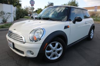 2010 MINI Cooper Base WMWMF3C59ATZ21591 2010 MINI Cooper Base