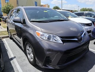 2018 Toyota Sienna 5TDKZ3DC2JS959922 2018 Toyota Sienna