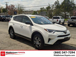 2018 Toyota RAV4 LE JTMZFREV5JJ207980 2018 Toyota RAV4 LE