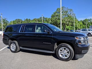 2019 Chevrolet Suburban LT 1500 1GNSCHKC4KR205297 2019 Chevrolet Suburban LT 1500