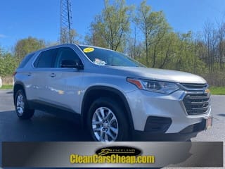 2018 Chevrolet Traverse LS 1GNEVFKW0JJ114000 2018 Chevrolet Traverse LS