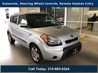 2011 Kia Soul + KNDJT2A26B7718573 2011 Kia Soul +