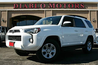 2020 Toyota 4Runner SR5 JTEBU5JR9L5786570 2020 Toyota 4Runner SR5