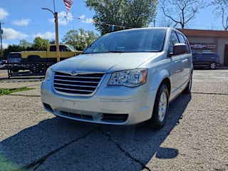 2010 Chrysler Town and Country LX 2A4RR2D10AR415834 2010 Chrysler Town and Country LX