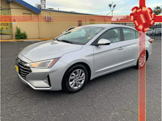 2019 Hyundai Elantra SE KMHD74LF9KU811145 2019 Hyundai Elantra SE