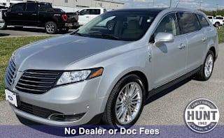 2019 Lincoln MKT Reserve 2LMHJ5AT9KBL02300 2019 Lincoln MKT Reserve