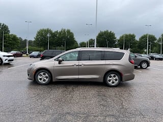2017 Chrysler Pacifica Touring-L Plus 2C4RC1EG0HR660051 2017 Chrysler Pacifica Touring-L Plus