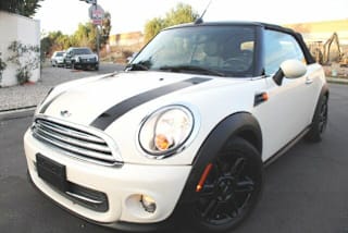2014 MINI Convertible WMWZN3C55ET861369 2014 MINI Convertible