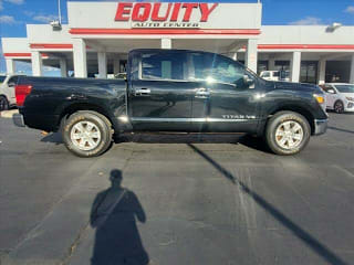 2018 Nissan Titan SV 1N6AA1EJ7JN500120 2018 Nissan Titan SV