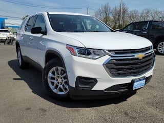 2018 Chevrolet Traverse LS 1GNEVFKW8JJ192105 2018 Chevrolet Traverse LS