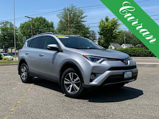 2018 Toyota RAV4 XLE JTMRFREVXJJ237458 2018 Toyota RAV4 XLE