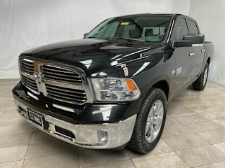 2018 Ram Pickup 1500 1C6RR6LT3JS333831 2018 Ram Pickup 1500