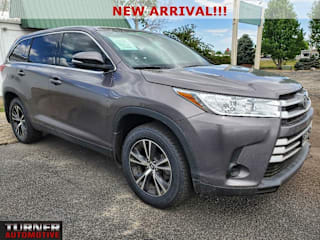 2019 Toyota Highlander LE 5TDBZRFH9KS946257 2019 Toyota Highlander LE