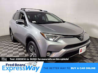 2018 Toyota RAV4 JTMRFREV8JJ205818 2018 Toyota RAV4
