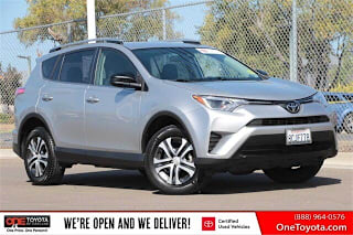 2018 Toyota RAV4 LE JTMBFREV6JJ201543 2018 Toyota RAV4 LE