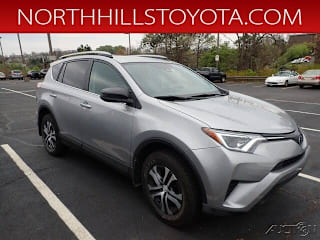 2017 Toyota RAV4 LE 2T3BFREV5HW588341 2017 Toyota RAV4 LE