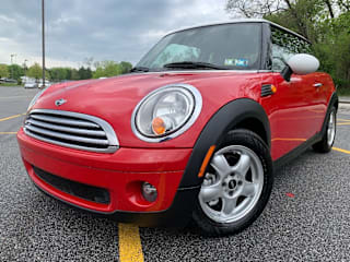 2010 MINI Cooper Base WMWMF3C51ATZ27899 2010 MINI Cooper Base