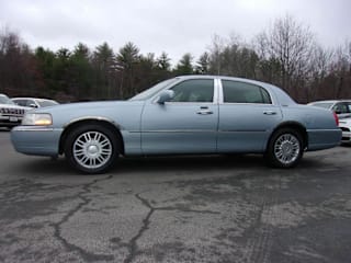2010 Lincoln Town Car Signature Limited 2LNBL8CV8AX620907 2010 Lincoln Town Car Signature Limited