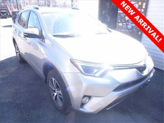 2018 Toyota RAV4 XLE JTMRFREV2JD231913 2018 Toyota RAV4 XLE