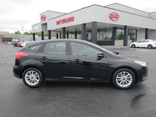 2016 Ford Focus SE 1FADP3K21GL200087 2016 Ford Focus SE