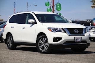 2017 Nissan Pathfinder S 5N1DR2MN1HC905975 2017 Nissan Pathfinder S