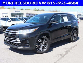 2019 Toyota Highlander LE 5TDBZRFH0KS960659 2019 Toyota Highlander LE